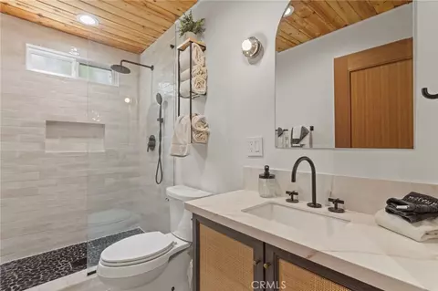 Bath - 547 Holmes, Sugarloaf, CA 92386 photo 2 of 2