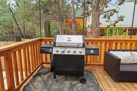 Exterior - 547 Holmes, Sugarloaf, CA 92386 photo 5 of 7