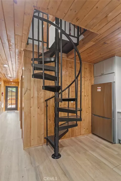 Entry Way - 547 Holmes, Sugarloaf, CA 92386 photo 1 of 3