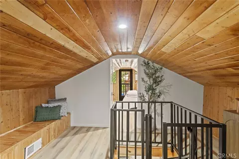 Entry Way - 547 Holmes, Sugarloaf, CA 92386 photo 2 of 3