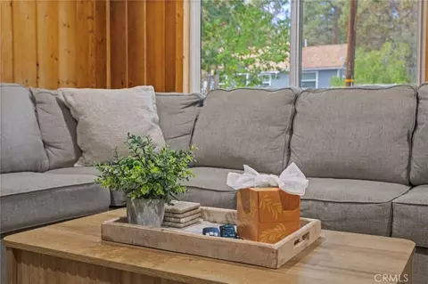 Living - 547 Holmes, Sugarloaf, CA 92386 photo 2 of 2