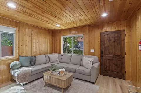 Living - 547 Holmes, Sugarloaf, CA 92386 photo 1 of 2