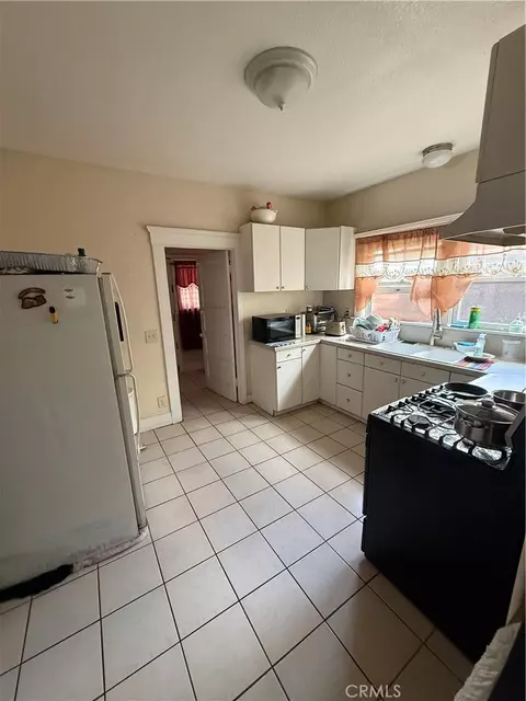 Kitchen - 1403 Elm, Long Beach, CA 90813 photo 2 of 2