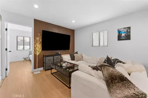 351 S Catalina St, Los Angeles, CA 90020