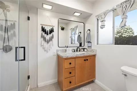 Bath - 933 N N Pne, Rialto, CA 92376 photo 4 of 5