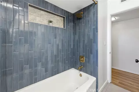 Bath - 933 N N Pne, Rialto, CA 92376 photo 3 of 5
