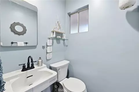 Bath - 933 N N Pne, Rialto, CA 92376 photo 1 of 5