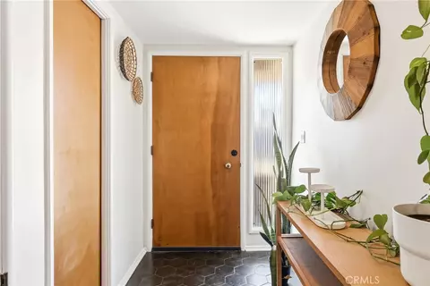 Entry Way - 933 N N Pne, Rialto, CA 92376 photo 2 of 3