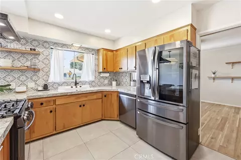 Kitchen - 933 N N Pne, Rialto, CA 92376 photo 5 of 7