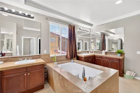 Bath - 5406 Duncaster Pl, Rancho Cucamonga, CA 91739 photo 2 of 3