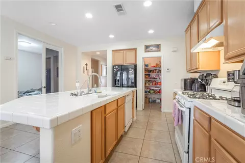 Kitchen - 984 Queen Annes, Beaumont, CA 92223 photo 1 of 1