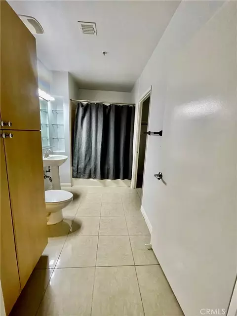 Bath - 388 E Ocean Blvd #718, Long Beach, CA 90802 photo 1 of 4