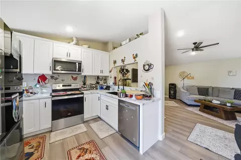 Kitchen - 23560 Tussing Rnch, Apple Valley, CA 92308 photo 1 of 2