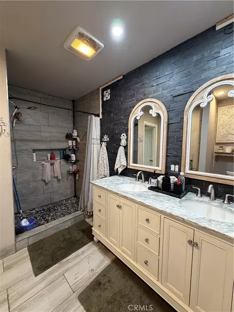 Bath - 14906 S Lime Ave, Compton, CA 90221 photo 1 of 2