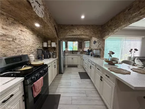 Kitchen - 14906 S Lime Ave, Compton, CA 90221 photo 2 of 4