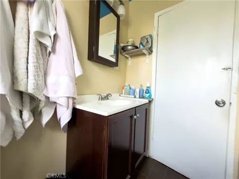 Bath - 1512 W 153rd, Compton, CA 90220 photo 1 of 5