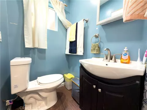 Bath - 1512 W 153rd, Compton, CA 90220 photo 2 of 5