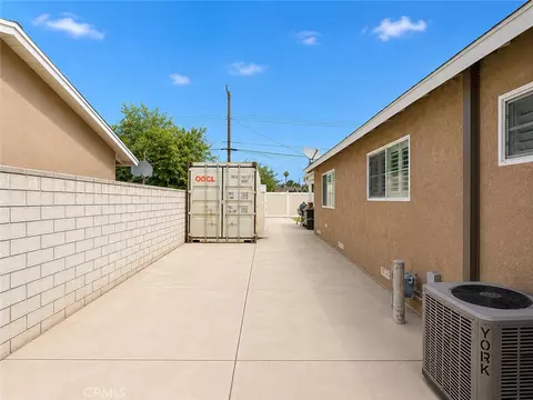 811 E Saint James Ave, Orange, CA 92865 photo 17