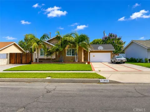 811 E Saint James Ave, Orange, CA 92865 photo 2