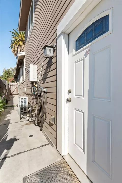 Exterior - 4240 E 15th, Long Beach, CA 90804 photo 4 of 7