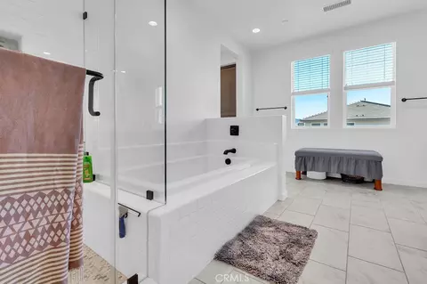 Bath - 18100 Tableau, Saugus, CA 91350 photo 5 of 5