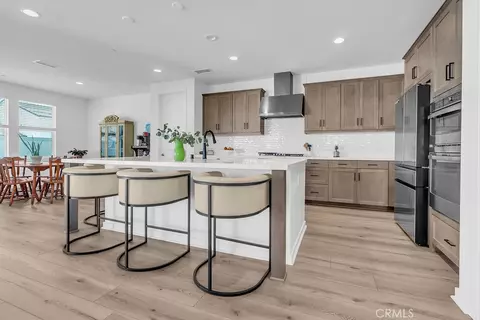 Kitchen - 18100 Tableau, Saugus, CA 91350 photo 2 of 2