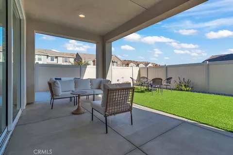 Exterior - 18100 Tableau, Saugus, CA 91350 photo 7 of 11