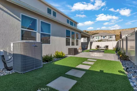 Exterior - 18100 Tableau, Saugus, CA 91350 photo 9 of 11