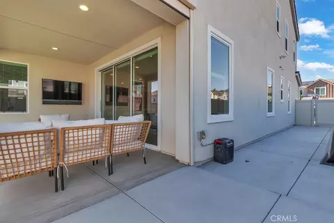 Exterior - 18100 Tableau, Saugus, CA 91350 photo 6 of 11