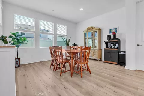 Dining - 18100 Tableau, Saugus, CA 91350 photo 2 of 2