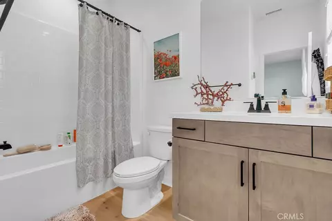 Bath - 18100 Tableau, Saugus, CA 91350 photo 2 of 5