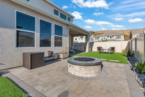Exterior - 18100 Tableau, Saugus, CA 91350 photo 5 of 11