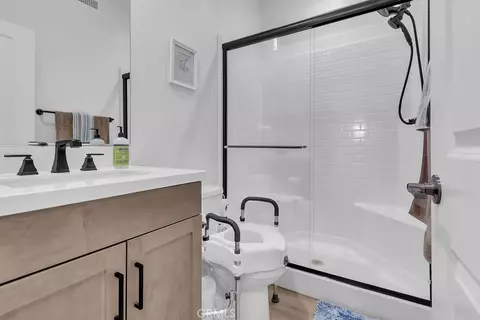 Bath - 18100 Tableau, Saugus, CA 91350 photo 1 of 5