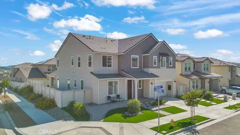 Exterior - 18100 Tableau, Saugus, CA 91350 photo 2 of 11