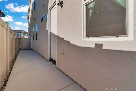 Exterior - 18100 Tableau, Saugus, CA 91350 photo 4 of 11