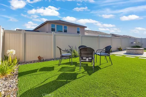 Exterior - 18100 Tableau, Saugus, CA 91350 photo 8 of 11