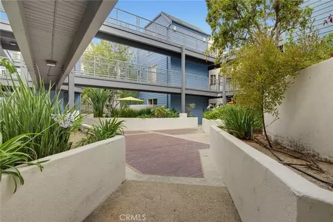 Exterior - 4623 E 4th #6, Long Beach, CA 90814 photo 6 of 14