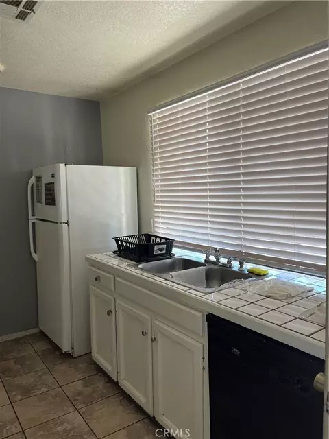 Kitchen - 15860 Kasota, Apple Valley, CA 92307 photo 3 of 4