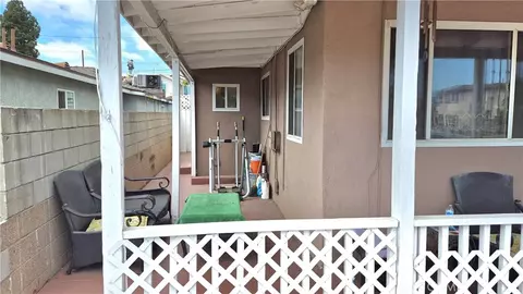 Exterior - 3661 Seabright Ave, Long Beach, CA 90810 photo 5 of 9