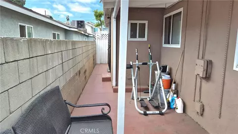 Exterior - 3661 Seabright Ave, Long Beach, CA 90810 photo 7 of 9