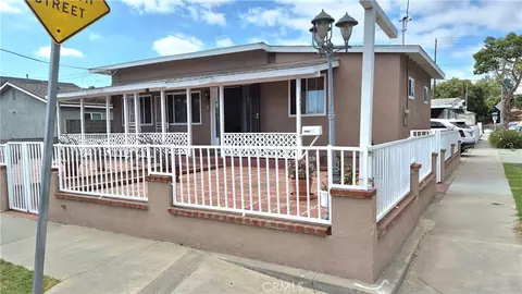 Exterior - 3661 Seabright Ave, Long Beach, CA 90810 photo 2 of 9