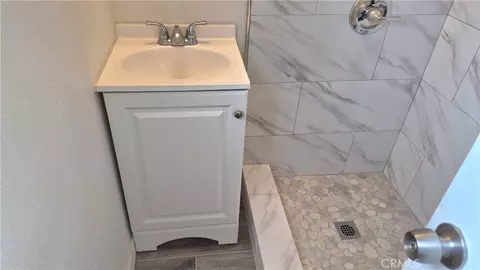 Bath - 3661 Seabright Ave, Long Beach, CA 90810 photo 2 of 7