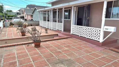 Exterior - 3661 Seabright Ave, Long Beach, CA 90810 photo 4 of 9