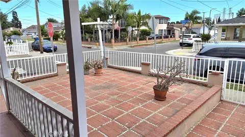 Exterior - 3661 Seabright Ave, Long Beach, CA 90810 photo 8 of 9