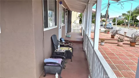 Exterior - 3661 Seabright Ave, Long Beach, CA 90810 photo 6 of 9