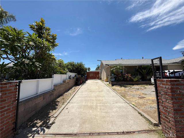7720 Alder Ave, Fontana, CA 92336