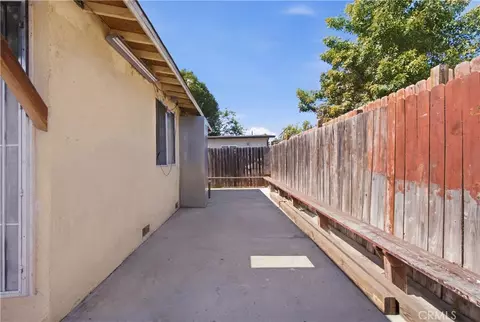 Exterior - 512 S Willowbrook Ave, Compton, CA 90220 photo 3 of 4