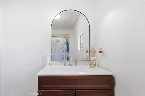 Bath - 512 S Willowbrook Ave, Compton, CA 90220 photo 2 of 2