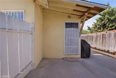 Exterior - 512 S Willowbrook Ave, Compton, CA 90220 photo 4 of 4