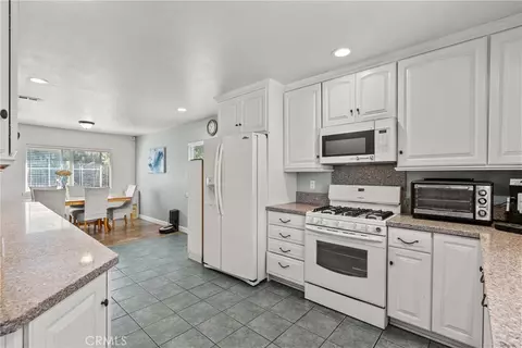Kitchen - 2691 Grayson Ct, Simi Valley, CA 93065 photo 4 of 5